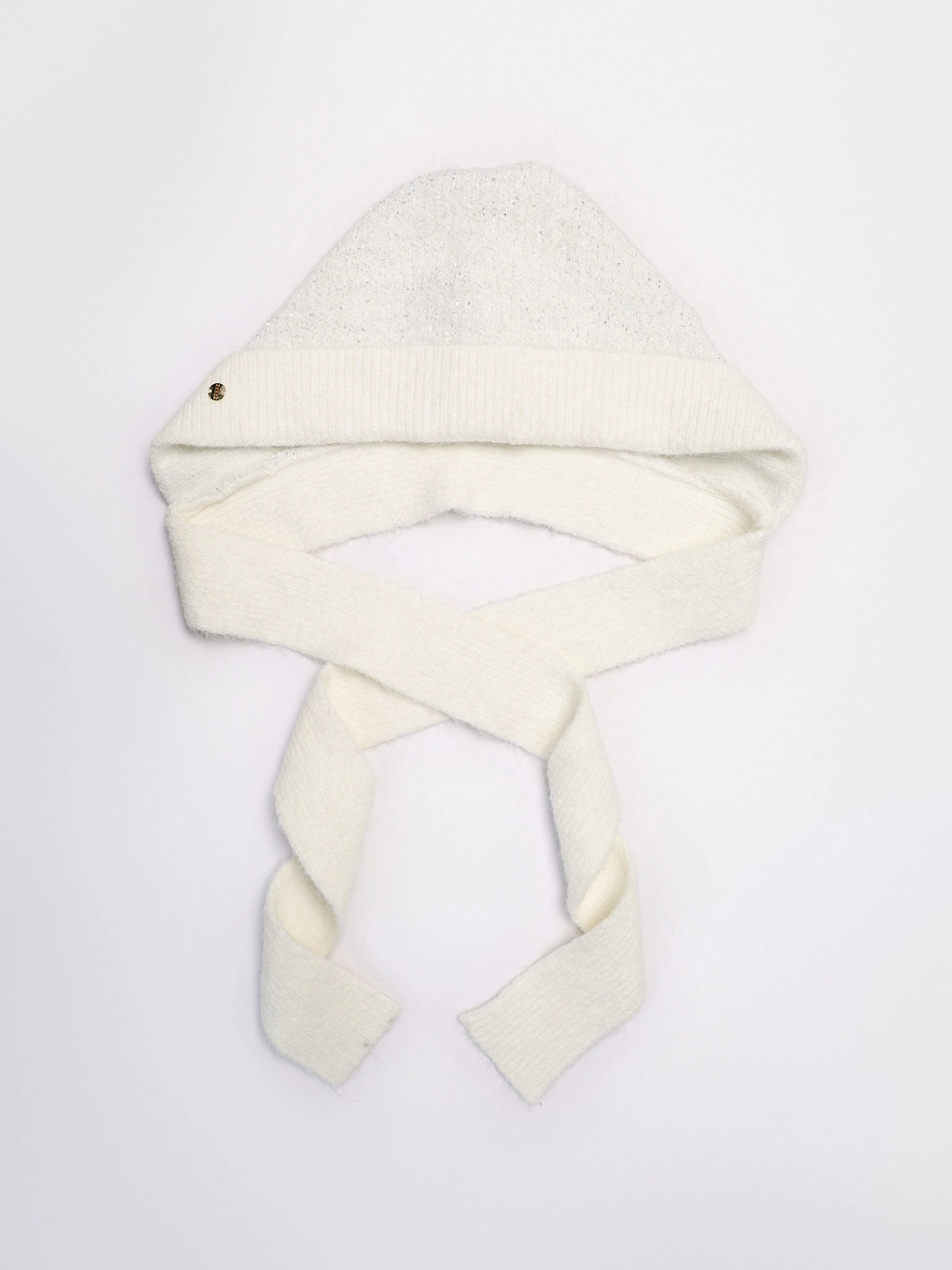 Шапка-капор с широкими завязками с пайетками в ассортименте